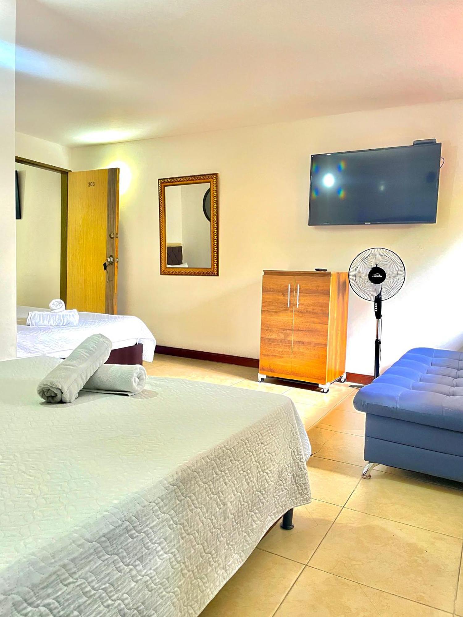 Hotel Torre Primavera Medellin Exterior photo